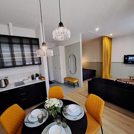 Golden Palms Apartment In The City Centre Riga Exterior photo