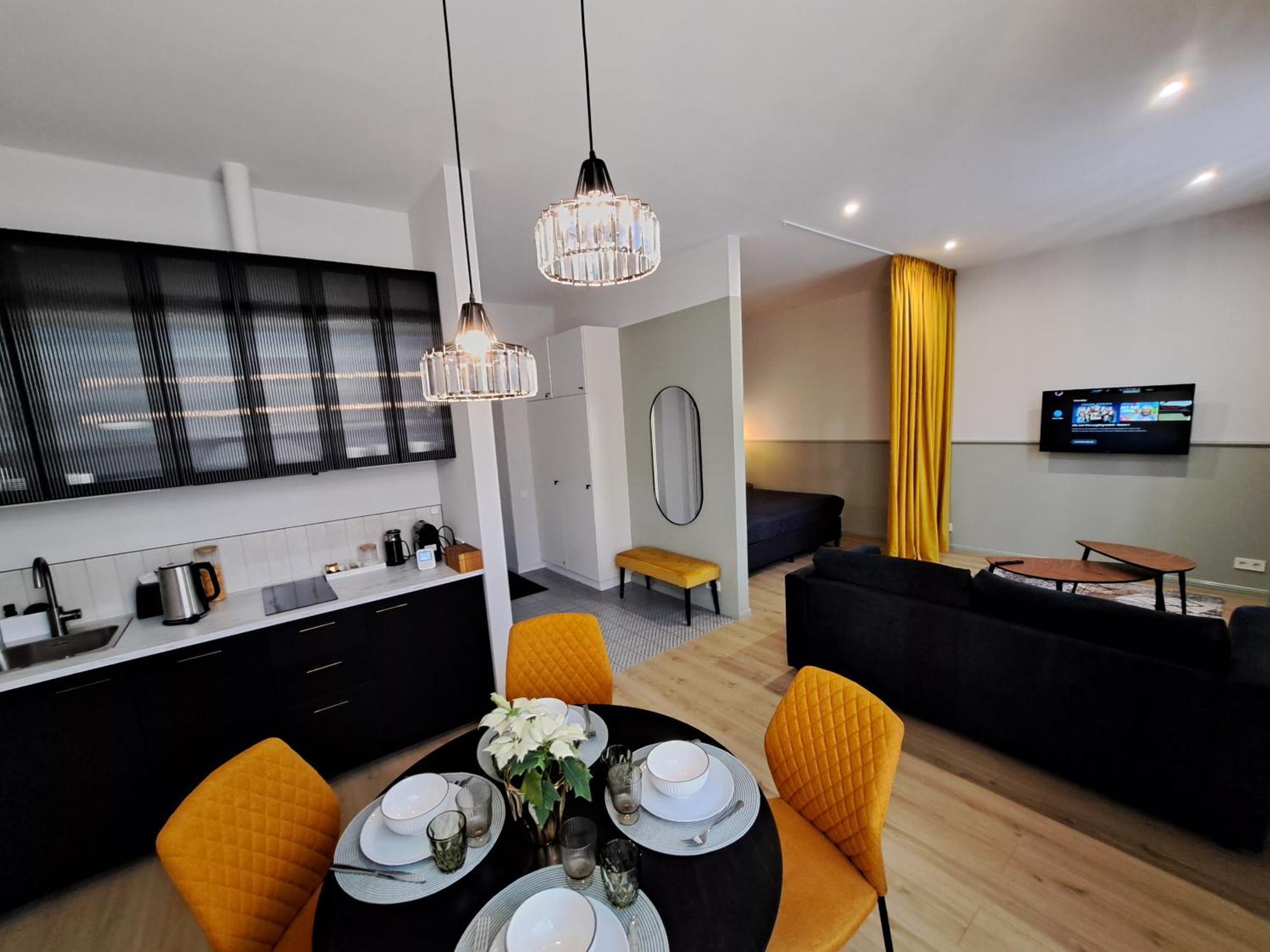 Golden Palms Apartment In The City Centre Riga Exterior photo