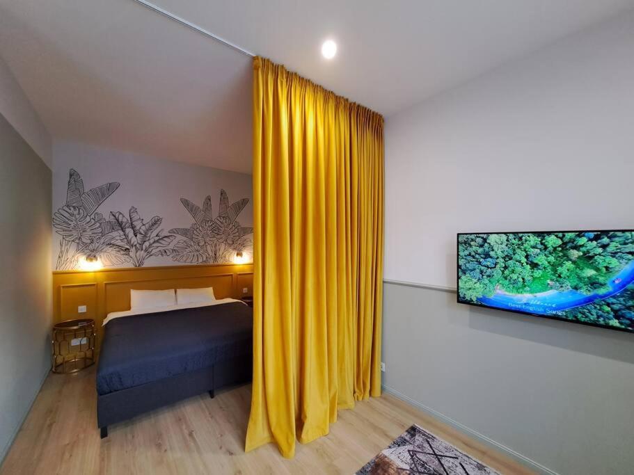 Golden Palms Apartment In The City Centre Riga Exterior photo